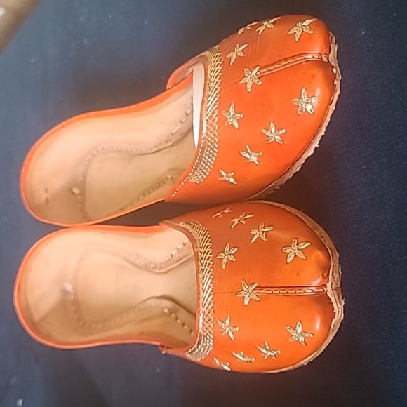 Shoes - Picture 4 of 7